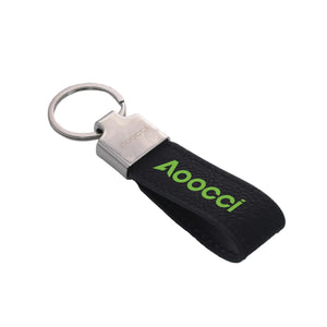 AOOCCI-sleutelhanger met zwarte lus, zilverkleurige ring en groene opdruk.
