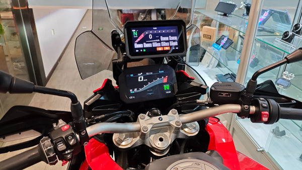 Defecte BMW Navigator VI? Dit is het beste alternatief met Wireless CarPlay & Wonder Wheel (2025)